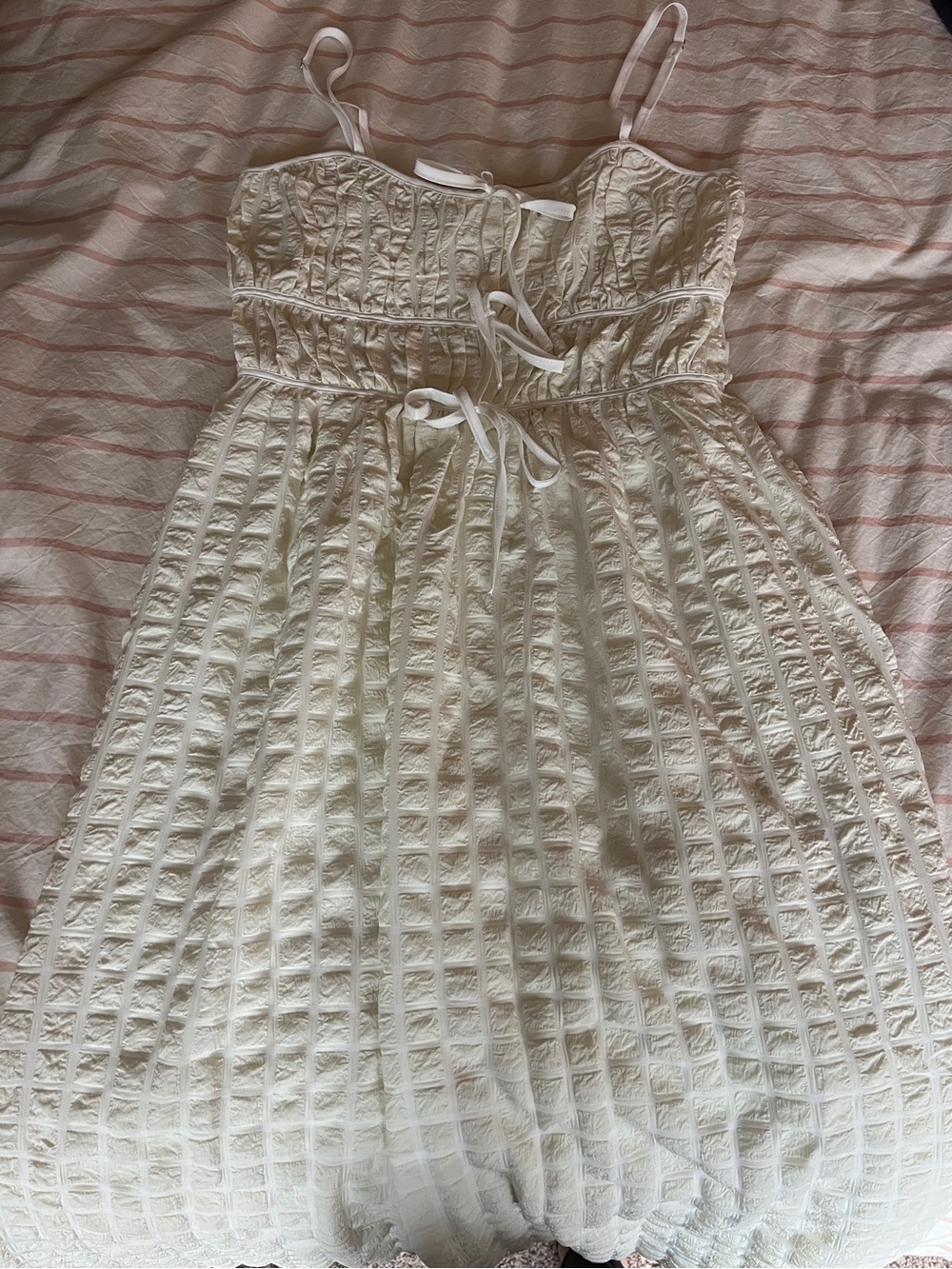 Midi cream dress with tie details